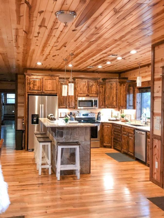 Stone Mountain Lodge 5000Sqft 6 Bed Game Room Pool Table Hot Tub Broken Bow Exterior photo