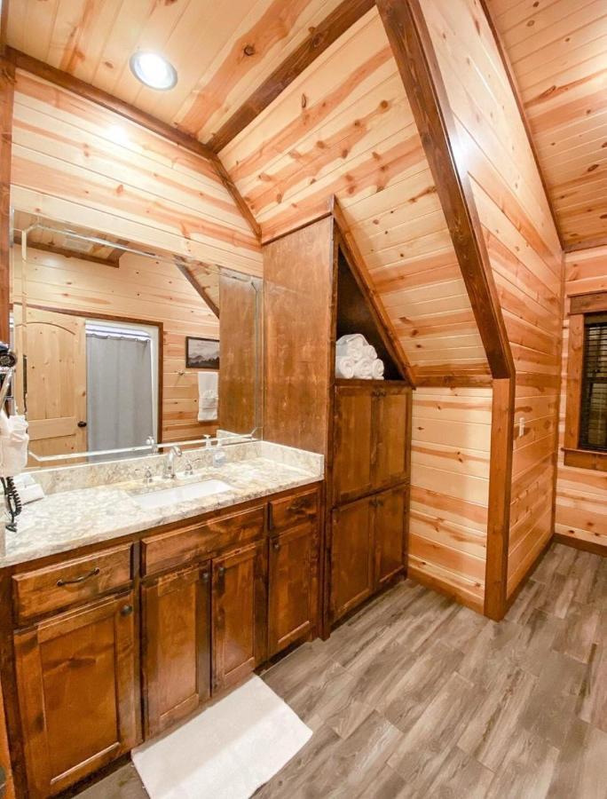 Stone Mountain Lodge 5000Sqft 6 Bed Game Room Pool Table Hot Tub Broken Bow Exterior photo