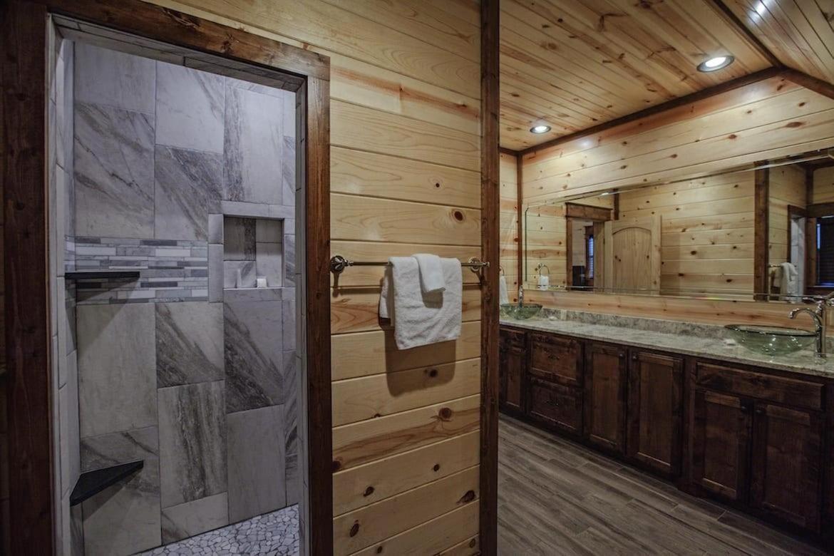Stone Mountain Lodge 5000Sqft 6 Bed Game Room Pool Table Hot Tub Broken Bow Exterior photo